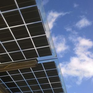 Panneau solaire et stockage d'énergie stationnaire